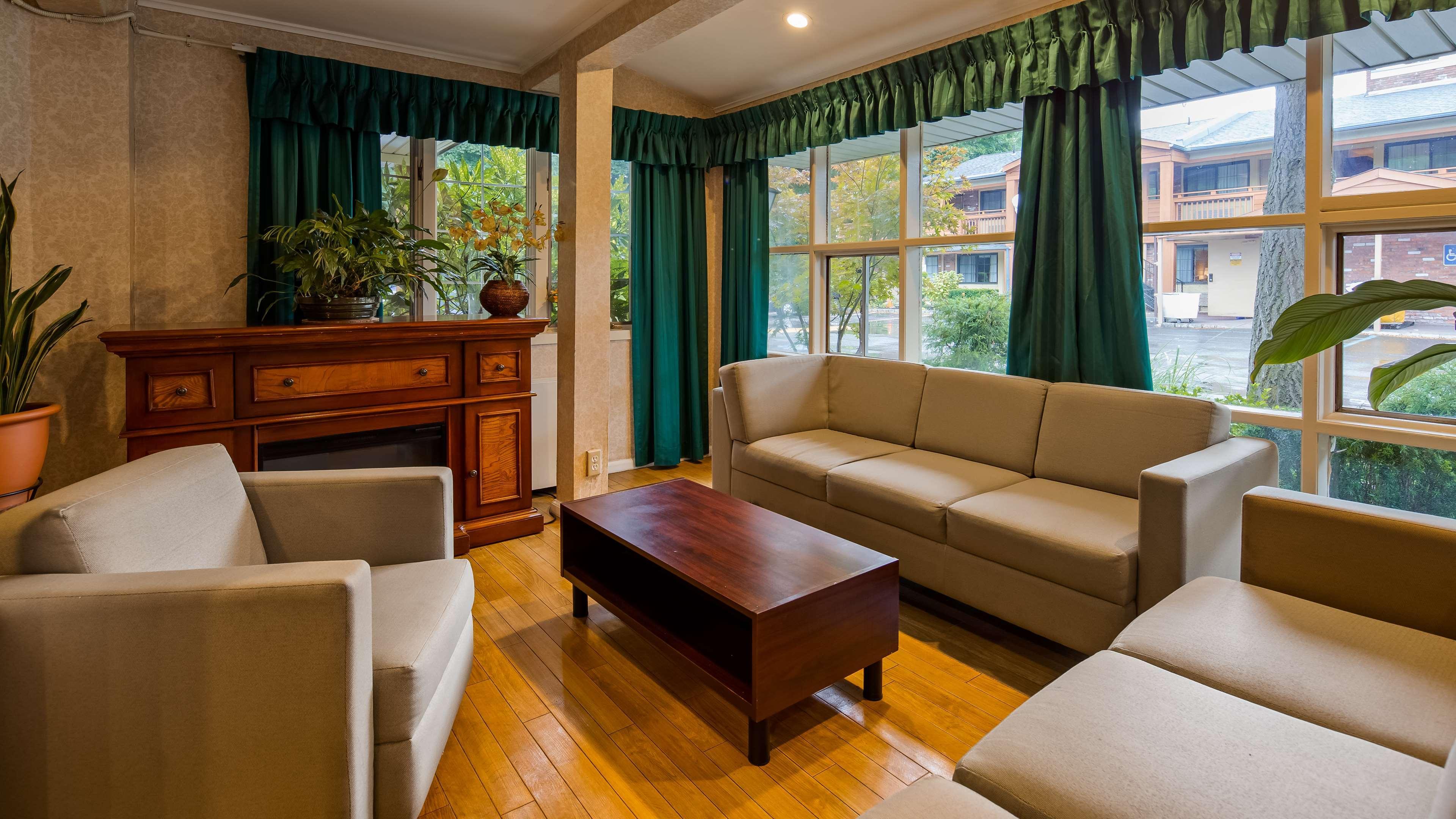 Surestay Plus By Best Western Woodbury Inn Экстерьер фото
